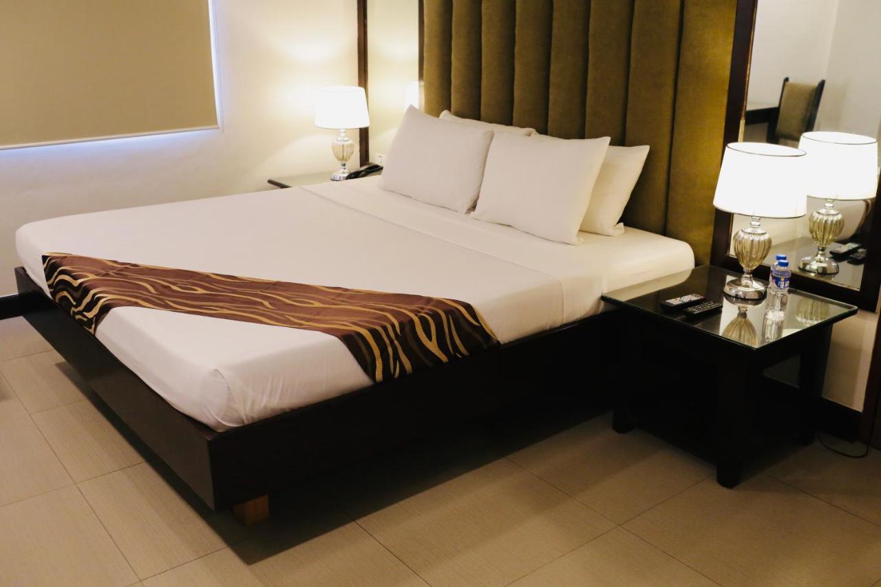 Amalfi718 Hotel Lipa City Kültér fotó
